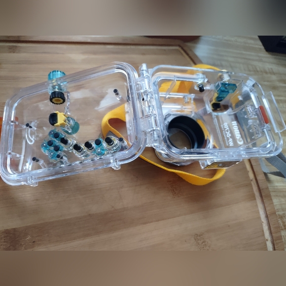 Canon WP-DC700 Waterproof Underwater Camera Case For Canon PowerShot A60 A70 - Picture 8 of 12